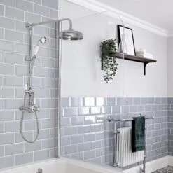 Hudson Reed Elizabeth Sistema Doccia A 2 Vie Completo Di Miscelatore Termostatico&44 Colonna&44 Soffione E Doccetta - Ottone Solido E Ceramica Bianca - Cromo Lucido