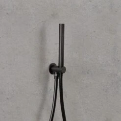 Kit Doccia Tondo Completo Di Doccetta Judy Presa Acqua E Flessibile Nero Opaco Ares